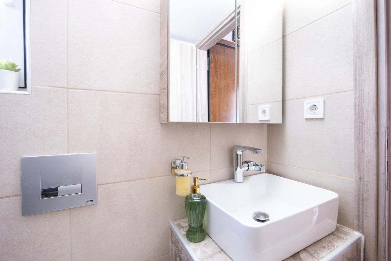 Family Apartment Near Port Pire Dış mekan fotoğraf